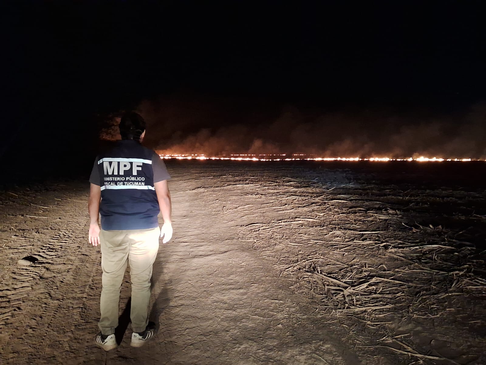 Impresionante incendio por quema de cañas arrasó más de 100 hectáreas en La Ramada