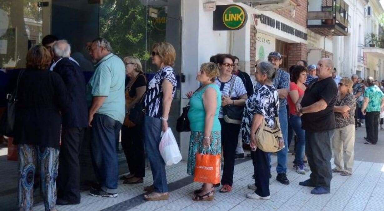 Aumentan las jubilaciones en julio: la mínima quedará en $411.989