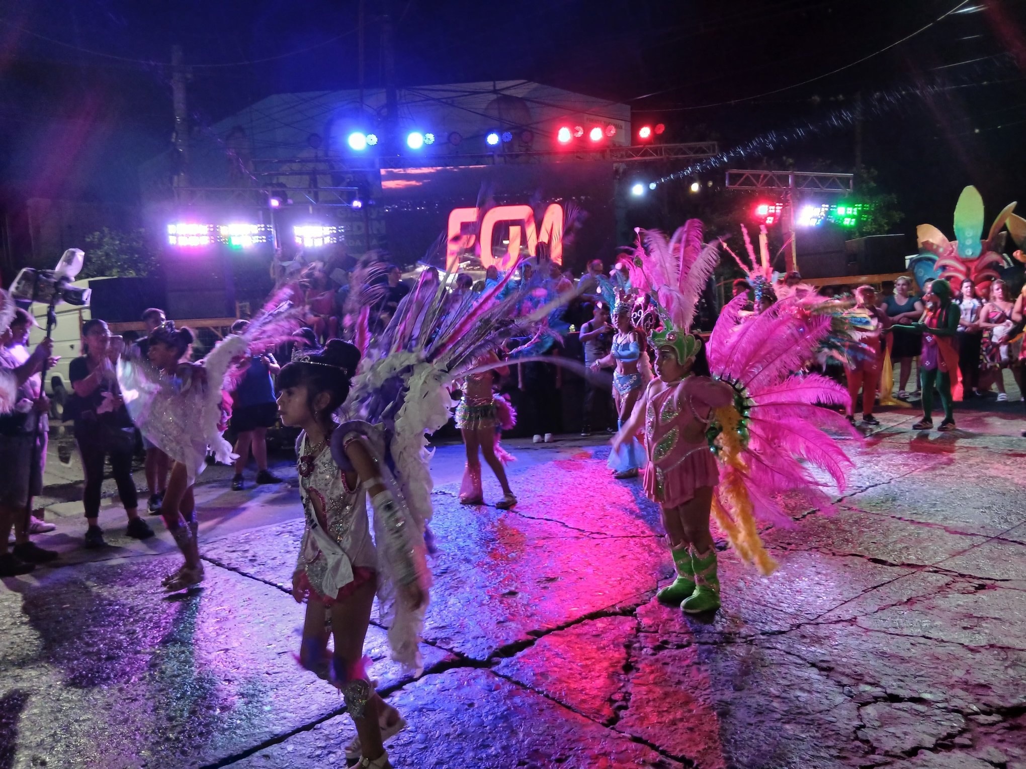 Famaillá inauguró los 31° Corsos Internacionales 2026 con una multitud en la Plaza General San Martín