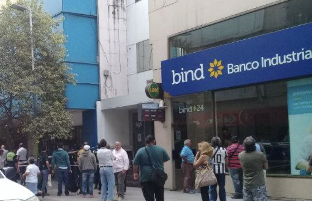 Comercio Interior multó al Banco Industrial por débitos de seguros no contratados a una jubilada