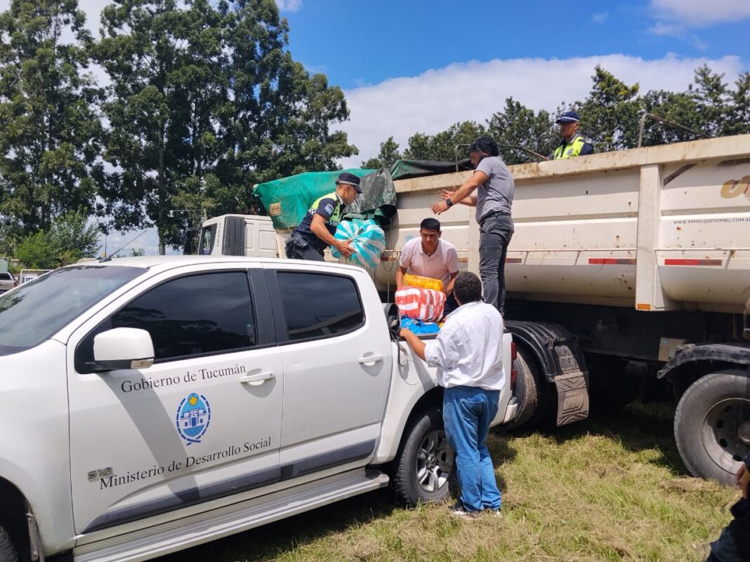 La Madrid: Seguridad y Desarrollo Social trasladan mercadería para los damnificados del temporal