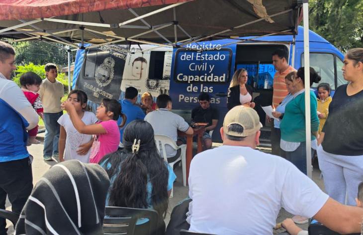 El Registro Civil realizó operativos en Aguilares y Santa Ana para asistir a vecinos afectados por las lluvias