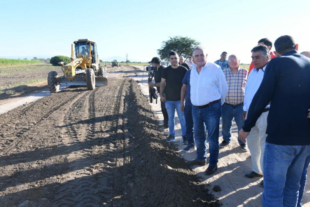 Jaldo supervisó obras viales y habilitó la primera etapa del alumbrado público en Los Pereyra