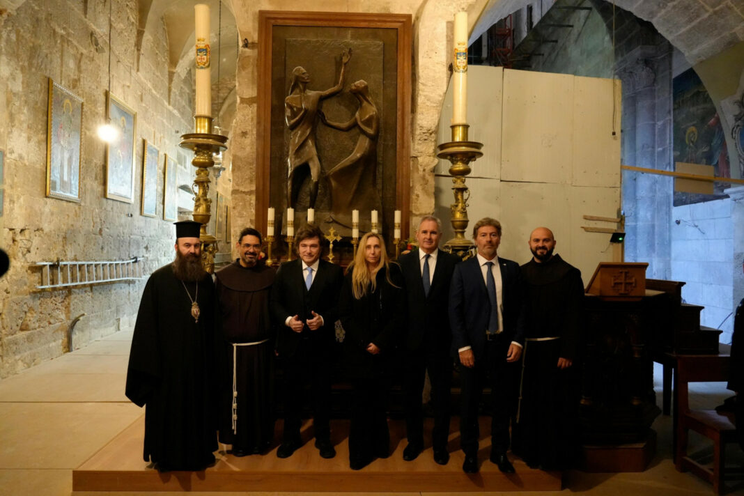 A un año de la muerte de Francisco, Milei lo homenajeó en el Santo Sepulcro