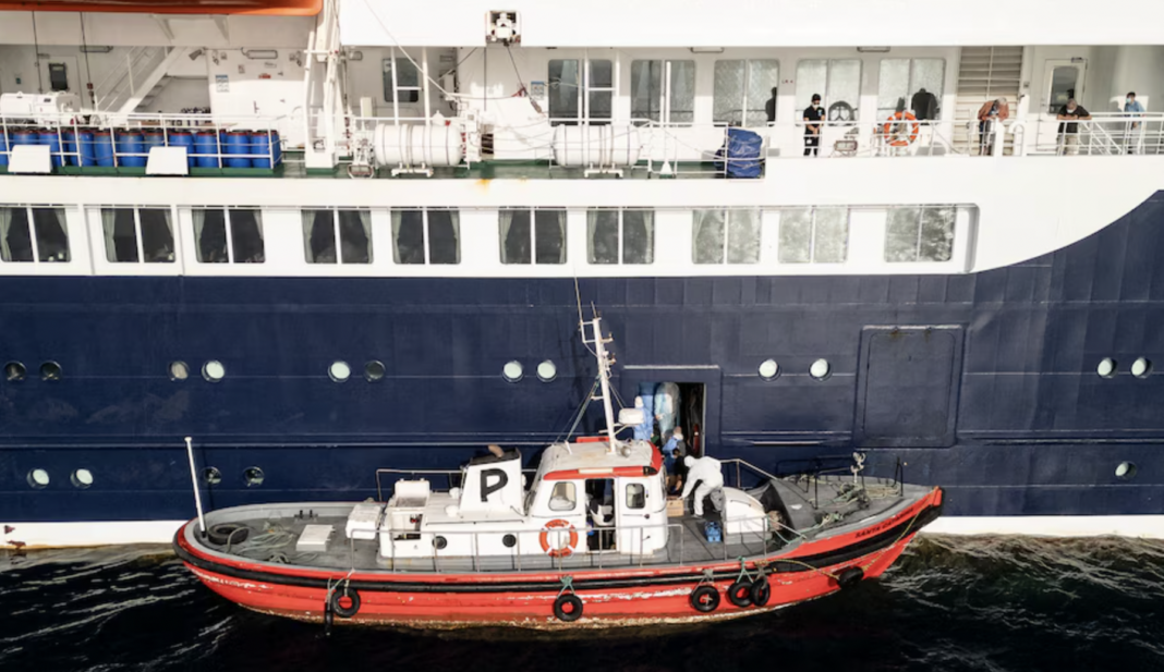 El crucero con hantavirus llega a Tenerife bajo un fuerte operativo sanitario