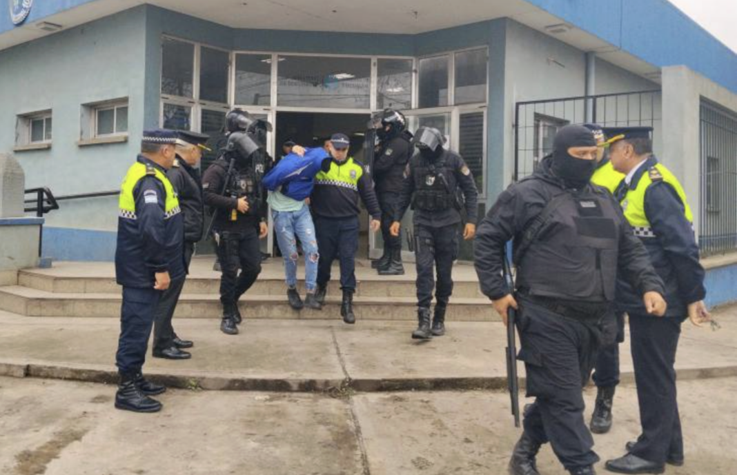 Trasladaron a 10 jóvenes adultos desde la Comisaría 10° al Complejo Penitenciario Benjamín Paz