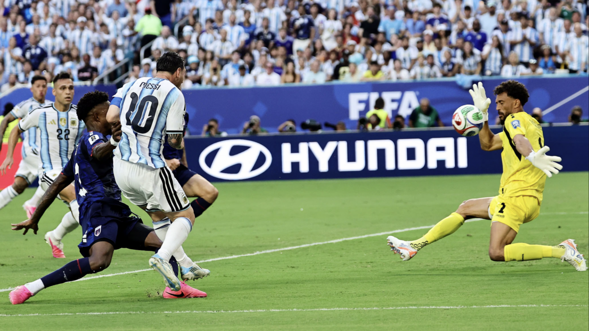 Argentina sufrió más de la cuenta, le ganó 3-2 a Cabo Verde y avanzó a los octavos del Mundial